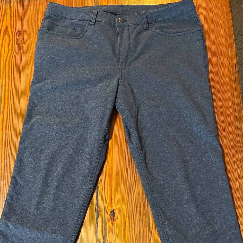 Lululemon ABC utilitech pants blue grey, classic fit